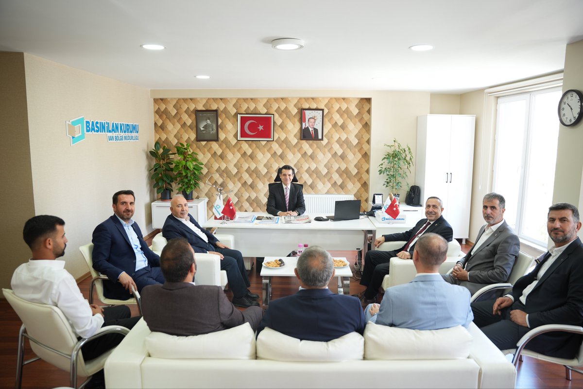 AK_PartiVan's tweet photo. İl Başkanımız Sayın Abdulahat Arvas ve il yönetimimiz, Basın İlan Kurumu Van Bölge Müdürü Sayın Kenan Tokgöz’ü ziyaret etti.

Nazik ev sahipliği için teşekkür ediyoruz.
@Akparti 
@abuyukgumus 
@MustafaAlkayis 
@Recep_ayd25 https://t.co/usI8sX7fg1
