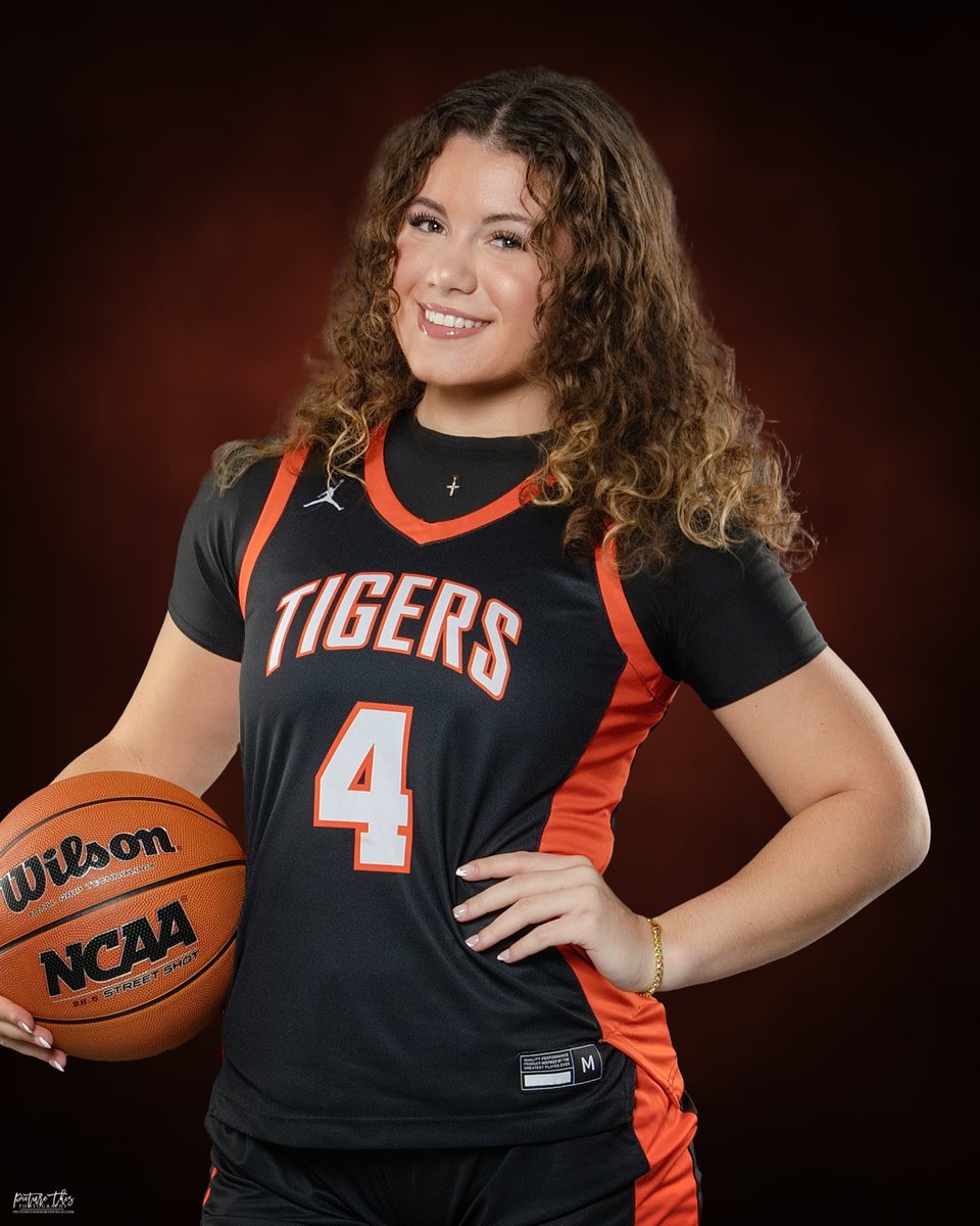 FHS_gbball's tweet photo. We would like to introduce our captains for next year! These girls represent what Farmington basketball should be! https://t.co/a6lgVy9qbW