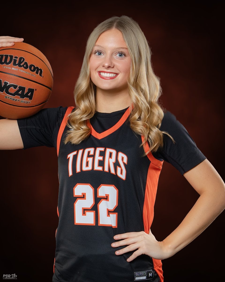 FHS_gbball's tweet photo. We would like to introduce our captains for next year! These girls represent what Farmington basketball should be! https://t.co/a6lgVy9qbW