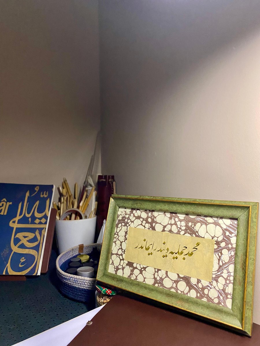 _halidii_'s tweet photo. 'Pürhatâ müsveddemi ikmâl edip layık kılan 
Bakmağa der nûrunun ızhârıdır ikrâmıdır

Her gören şâhid olur tek yazdığın tâlikteki 
İsminin kudsiyyetiyle Mahfiyâ imânıdır' https://t.co/AXmQ12I5ZZ