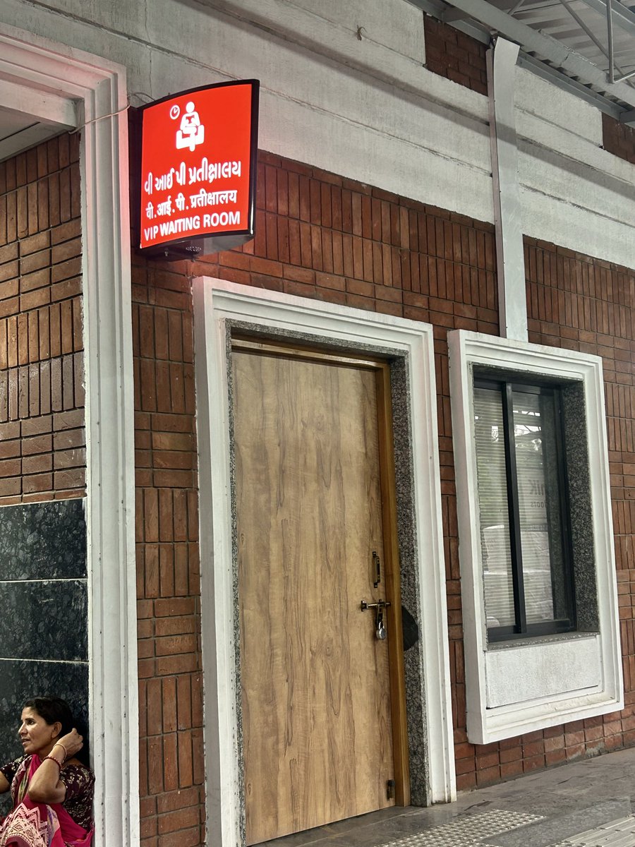 nimitamul's tweet photo. @WesternRly The waiting room at Asarwa Railway Station is still not operational. Station staff informed us it is ready but cannot be opened due to non-availability of staff. Kindly resolve this and make it available for passengers. https://t.co/hpfOhjPEGR