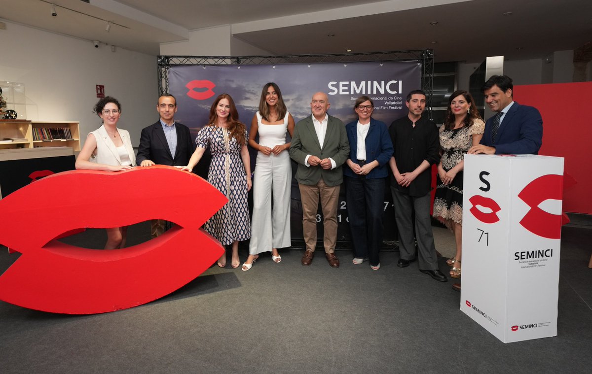 Seminci_oficial's tweet photo. 👏🏼 ¡Ya la conocemos! La imagen de la #71Seminci se ha presentado en el Espacio Seminci en un acto en el que han participado los codirectores del festival Mariona Viader y Javier H. Estrada; el alcalde de Valladolid, Jesús Julio Carnero, y la concejala de Turismo, Eventos y Marca Ciudad del Ayuntamiento de Valladolid, Blanca Jiménez.