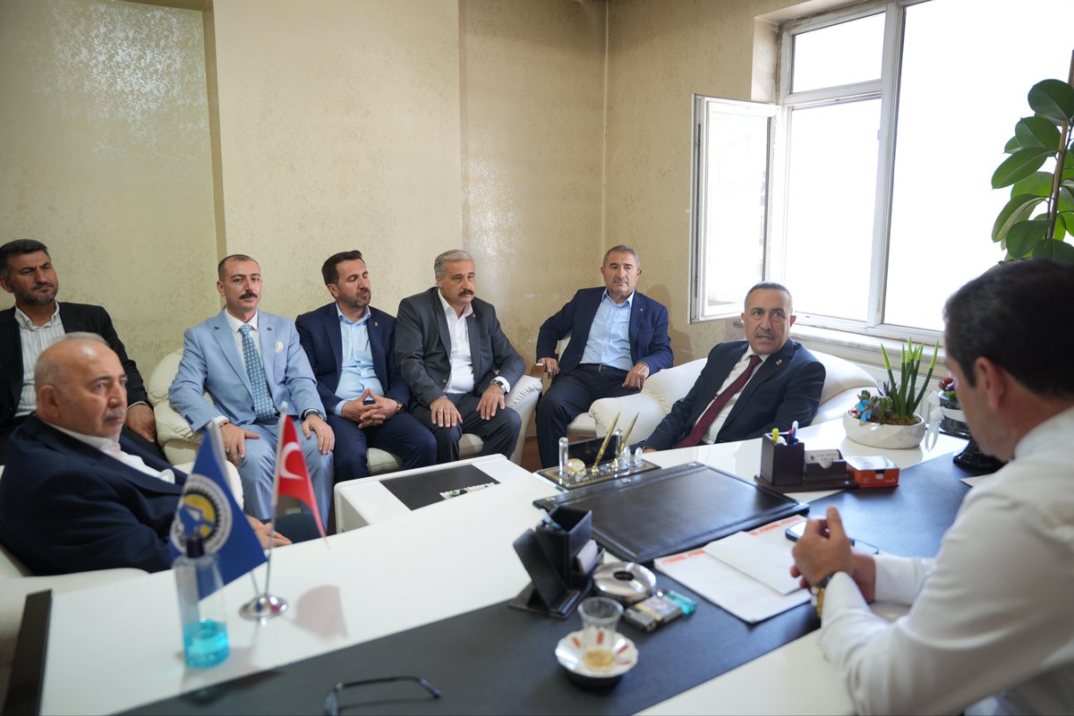 AK_PartiVan's tweet photo. İl Başkanımız Sayın Abdulahat Arvas ve il yönetimimiz, Van Lokantacılar, Fırıncılar, Pastaneciler, Tatlıcılar ve Kasaplar Esnaf Odası Başkanı Sayın Sabri Işık’ı ziyaret etti.

Nazik ev sahipliği için teşekkür ediyoruz.
@akparti
@abuyukgumus 
@MustafaAlkayis 
@Recep_ayd25 https://t.co/1jfbUuNPr9