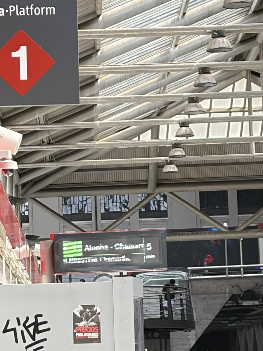Mertrece's tweet photo. @CercaniasMadrid ¿donde se supone que está el tren Príncipe-Pio destino Chamartín anunciado en 1’ en la app de Adif? Ahora se indican 5’ https://t.co/b2wPo9S90Q
