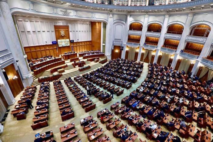 RRInternational's tweet photo. Deputaţii din comisiile de specialitate au aprobat în unanimitate prelungirea perioadei de utilizare a #primei de #carieră #didactică; cei 1.500 de lei din fonduri europene nerambursabile vor putea fi folosiţi pe întreaga durată a anului şcolar şi universitar 2026-2027. (1/2) https://t.co/OyD8UipKC6