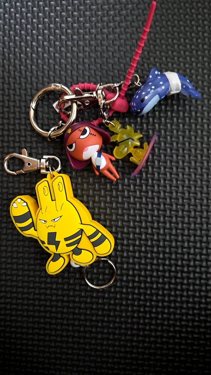 S01Kaiser_Poke's tweet photo. 本日の交換♻️柔の道も一歩から❗
ナゲキ色ち✨礼(*_ _)🍀
海じゃないとこで海ベロバー🌊👅
閉店するヴィレヴァンにて
50%OFFエレキッド👀‼️即買🔥
ほか目印アクセサリーガチャGET☺
おひろめ三冠👑👑👑
仙台空港ヒトカゲもGET⭕
⚠️車の方は乗降場所で停車すると迷惑になる😟有料駐車場使ったりしよう⚠️ https://t.co/Bwupd3wZtn