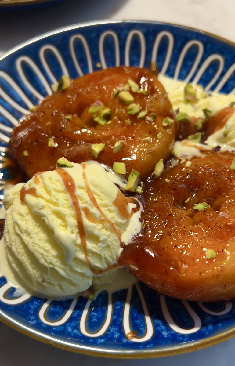 rznaras's tweet photo. Caramelized peaches with vanilla ice cream https://t.co/3Zw2guZVBl