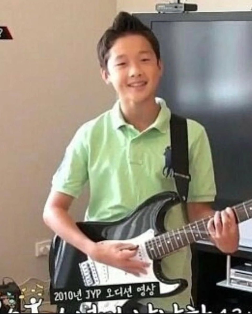 lixvoodoo's tweet photo. dude literally looked like this and his parents said: okay he's already old enough let's send him to a completely different country and let him be raised on his own 
and chan stans want to drag FELIX'S parents 😭 you can't make this shit up https://t.co/z73ux9Qqox