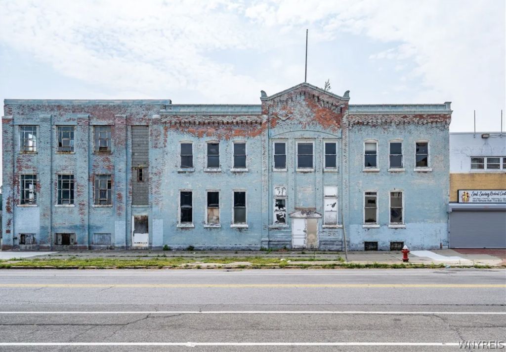 BuffaloRising's tweet photo. Opportunity Knocks: Historic Schreiber Brewing Co. Complex, with Anchor Brewery Tenant https://t.co/hcRqxu7f6v https://t.co/6phwbzX9WV