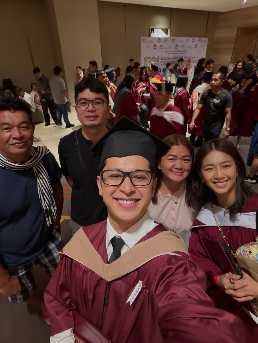 nohatesana's tweet photo. Kaori and aljon with aljon's family. 
Close na talaga ni kak sa family ni aljon 😊
#KaoriOinuma https://t.co/1xPNQ8kKts