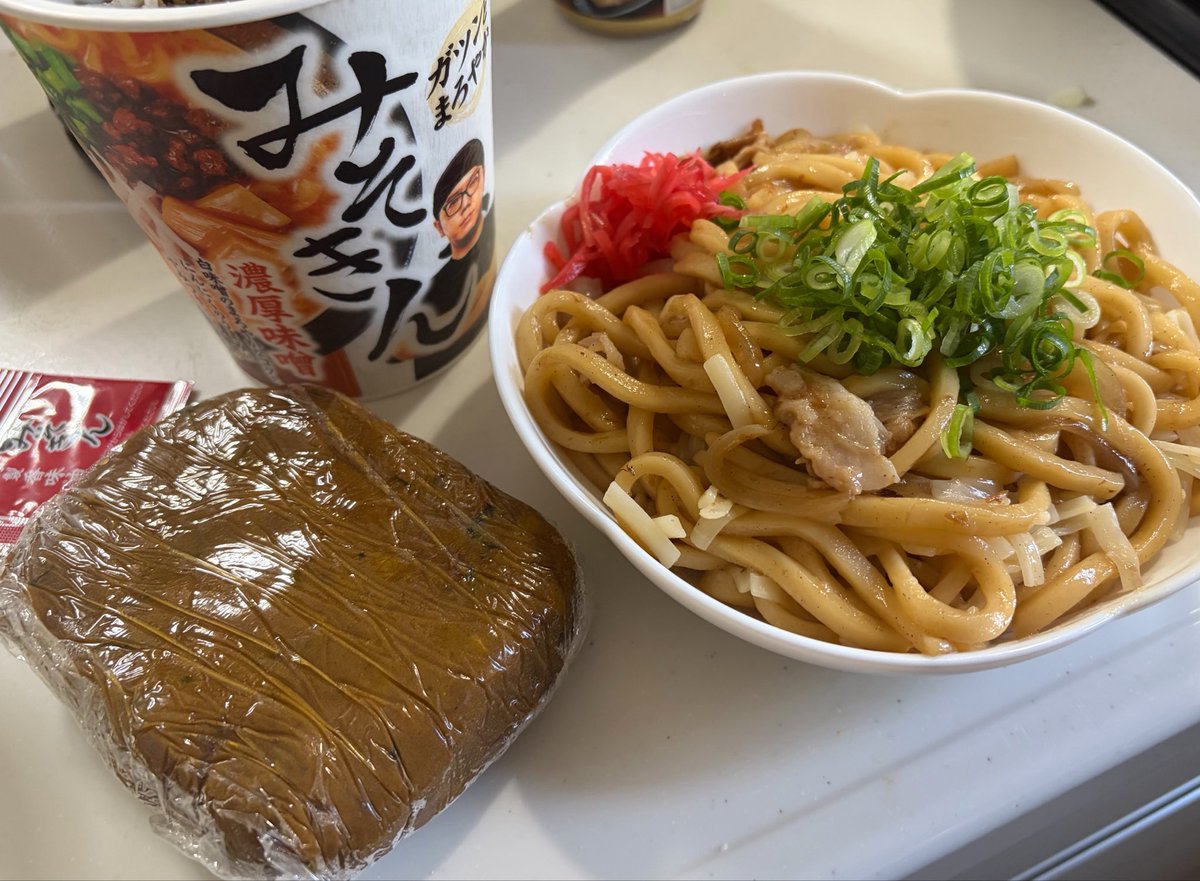 nMp_18mo's tweet photo. ふぁみの新作メロンパン安めのくせにうまい、結構好き https://t.co/6JTwxmOvYP