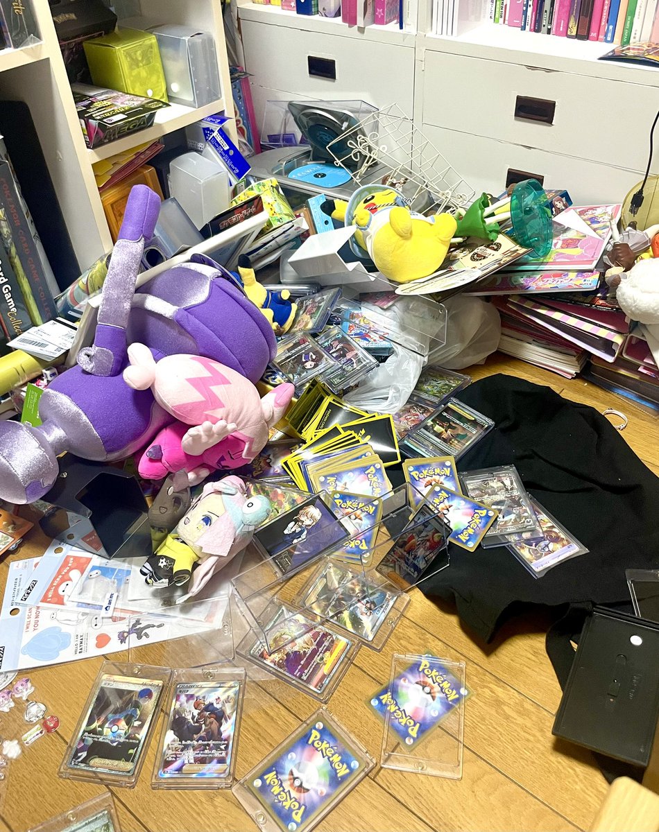 koppora1216's tweet photo. 今やっとこさ帰宅。部屋はだいぶ惨状でしたが家族みんな無事で家も無事だったので一安心してます。もうこれ以上の被害が出ないことを祈ってぼちぼち片付けます。
にしてもイオンモール熊本の件が1番心にきてるな、、なんとか一人で多く助かりますように。 https://t.co/fUcK4u71e7