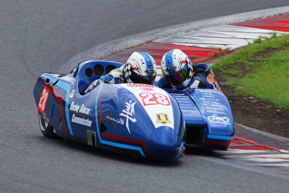kurikuri_r1200s's tweet photo. クラブマンロードレースRd.2富士
VandaRacingアツギ
栗原・小田切組
予選2位・決勝2位
決勝レースはFastest Lapを記録しながらも0.6秒差でチェッカー🏁

沢山のご声援ありがとうございました✨
最終戦9/20筑波も頑張ります💪

#RSC #レーシングサイドカー #レーシングサイドカーコミュニケーション https://t.co/R45pybBseZ