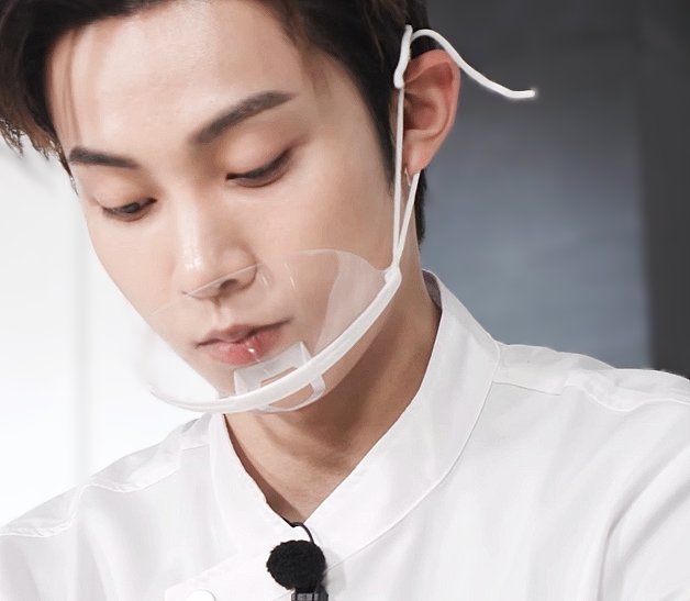 _eryul's tweet photo. — Chef Kim Ryul ⋆.˚ 

[ a thread ] : https://t.co/LvlL8knRUJ