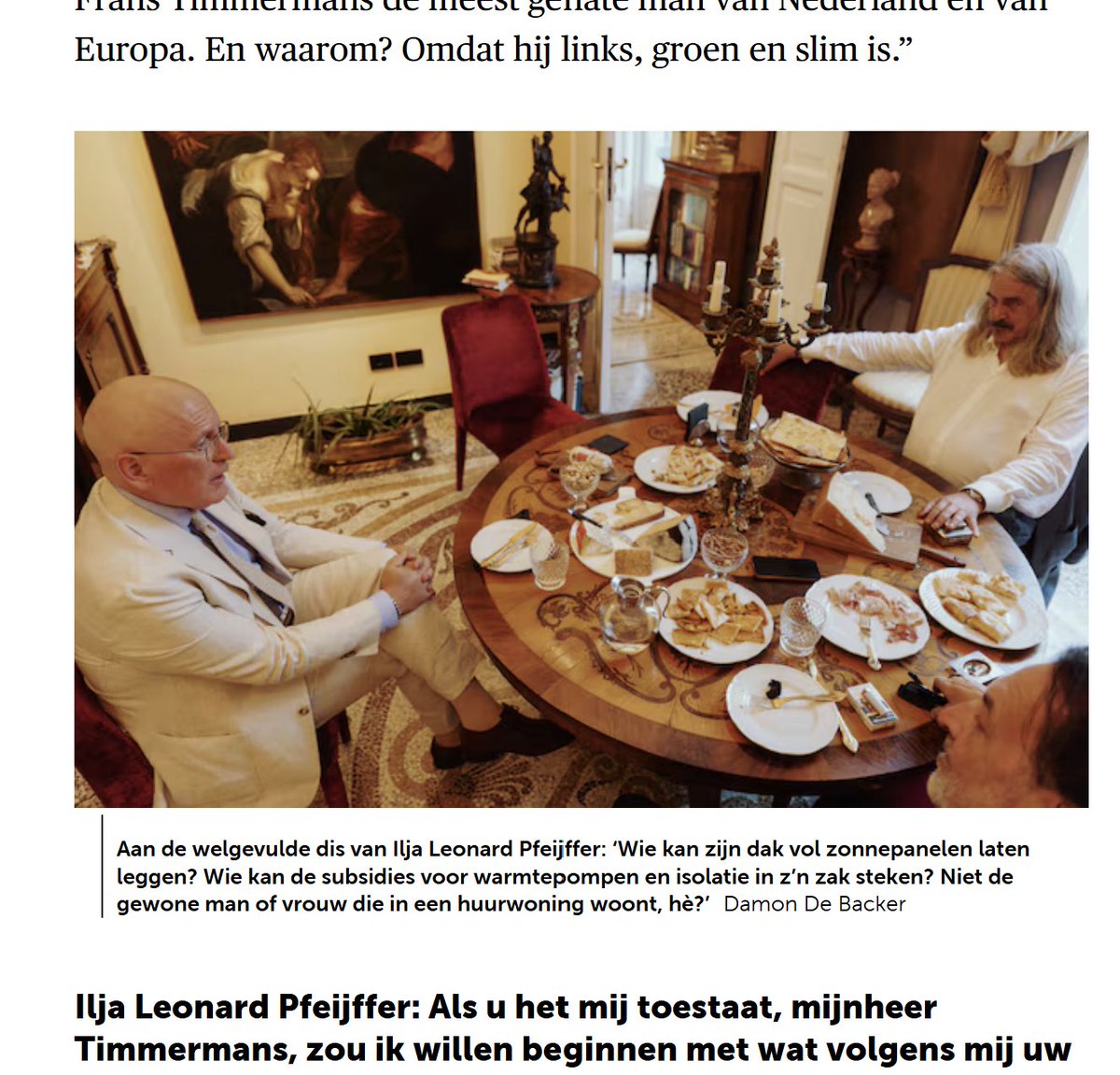 mboudry's tweet photo. "De eindredactie lijkt nochtans de grap gespot te hebben, want onder een foto van de twee praalhanen aan hun copieuze dis in het palazzo van Pfeijffer staat heel subtiel een sociaaldemocratisch citaat over de energie-armoede van de arbeider: ‘Aan de welgevulde dis van Ilja Leonard Pfeijffer: ‘Wie kan zijn dak vol zonnepanelen laten leggen? Wie kan de subsidies voor warmtepompen en isolatie in z’n zak steken? Niet de gewone man of vrouw die in een huurwoning woont, hè?’’"

Heerlijk stukje van @BartNijman. 😅 https://t.co/gF1KWnIejo