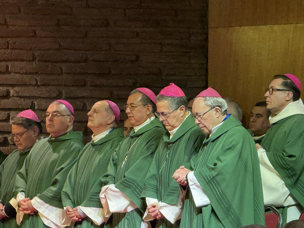 iglesiauy's tweet photo. Mons. Bodeant concelebra la Eucaristía en el inicio del VII Seminario Internacional de Comunicaciones de la Iglesia, organizado por la Unversidad Católica de Chile @ucatolica el 27 y 28 de julio en la ciudad de Santiago, Chile. Algunos uruguayos participan de este encuentro. https://t.co/zsq3wZielA
