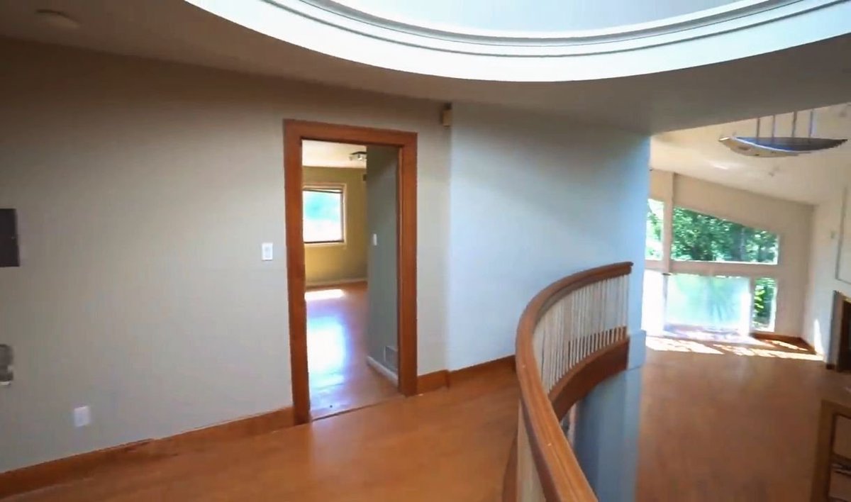 TespenMartin's tweet photo. My son built this stair for our Hollywood house
At entrance DONALD RAMSFELD &amp; XI JIN PING commanded to killed me.
My son and I were strangulated by ELVIS PRESLEY's CLAN(Hawai)
Because I am not dead,a chinese bankBitch of HSB beg me to give my house for she make herself to PRISILA https://t.co/acqPS58DBA
