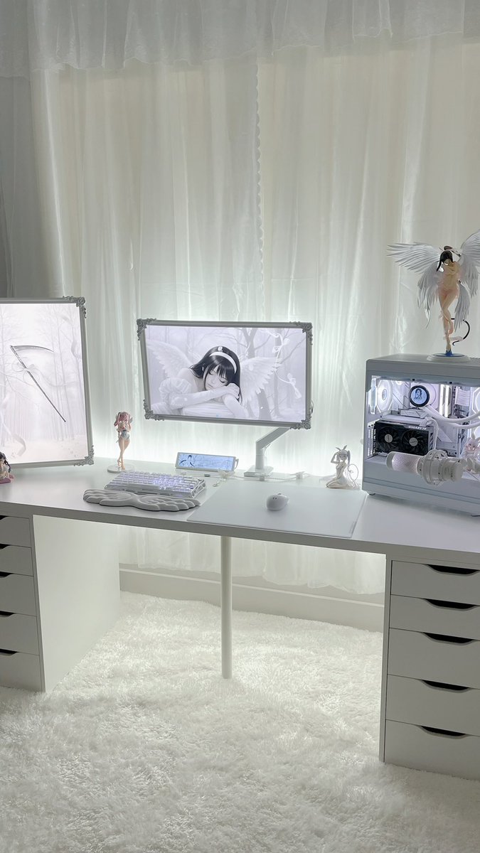zombonni's tweet photo. #whitesetup #desksetup https://t.co/EH4yzC2s2O