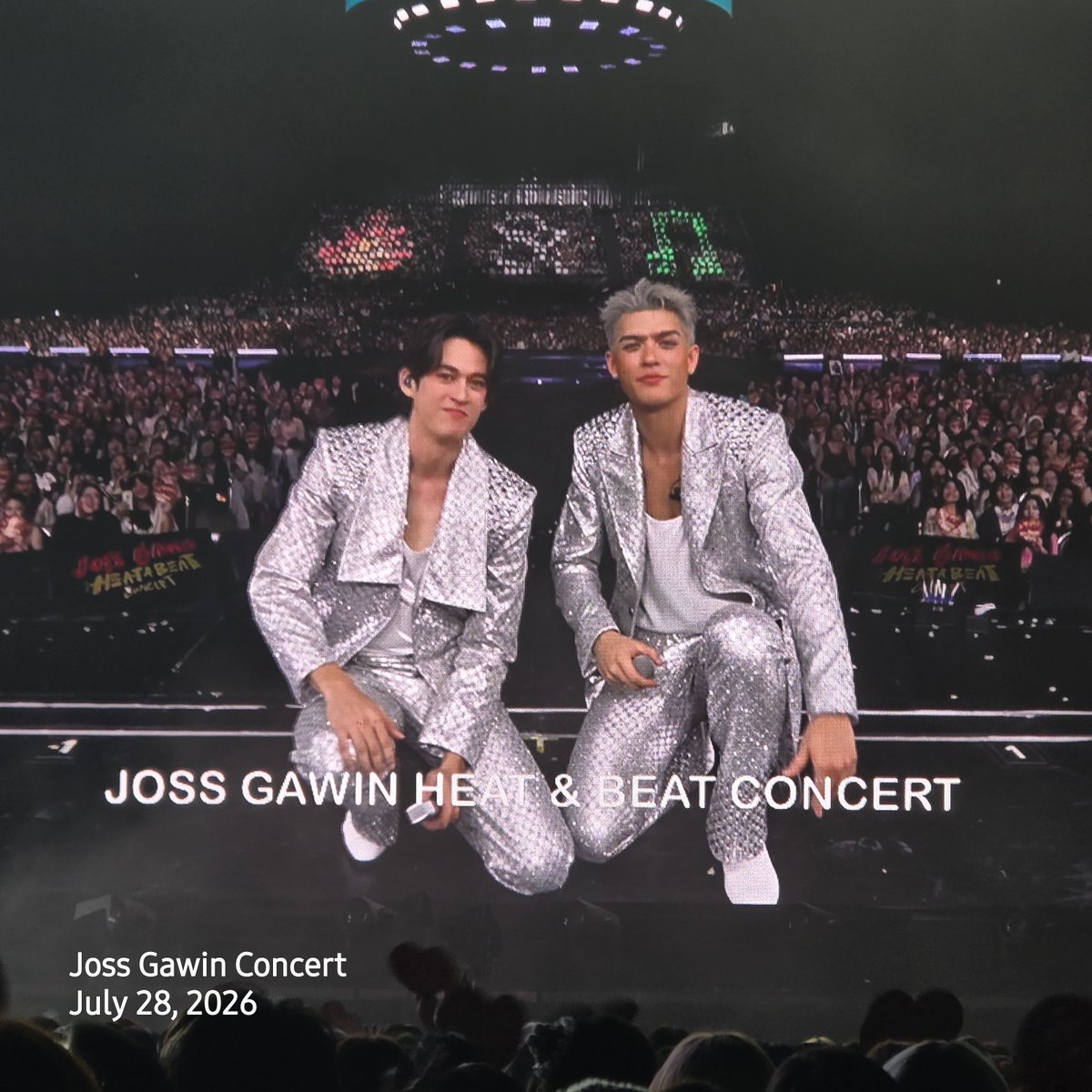 vorathananon's tweet photo. #JossGawinConcert https://t.co/7Pb3cNGfzo