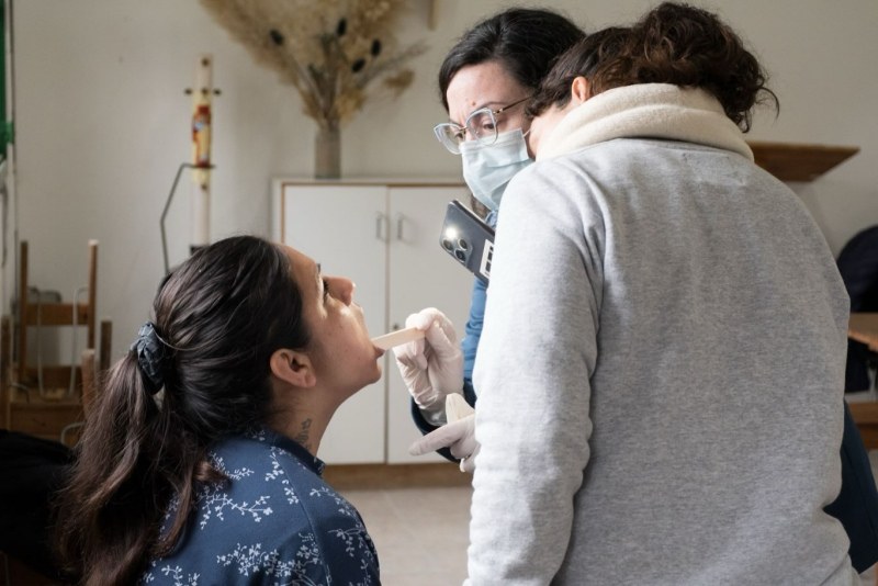 AgenciaComBA's tweet photo. 💉Vecinos de La Plata pueden acceder a controles de salud gratis cerca de sus casas
https://t.co/5MIlhMI76f
#laplata #olmos #sancarlos #julioalak #controlesdesalud #gonnet #tolosa #caps #villaelisa #melchorromero @Julio_Alak #villaelvira #salud @SaludBAP https://t.co/HnwJF5ZXqj