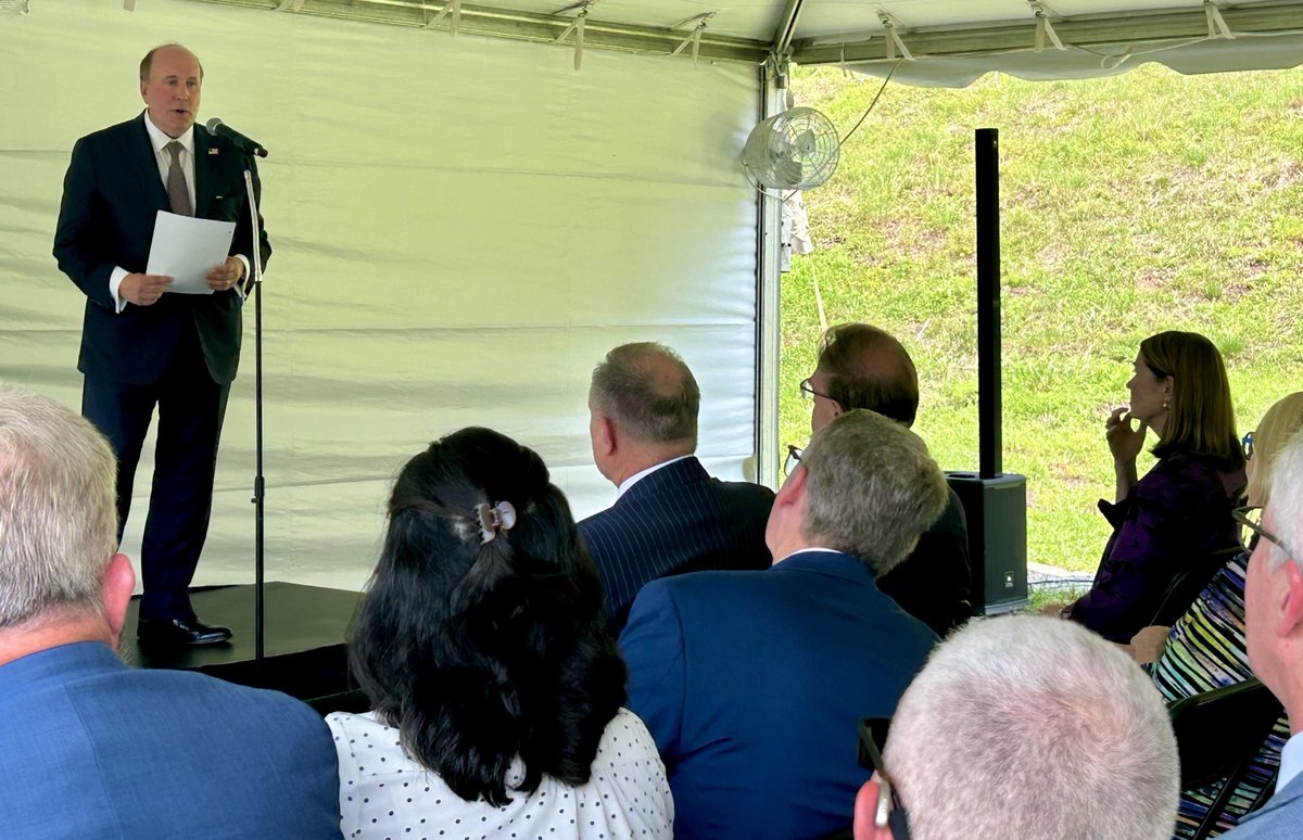 US_EDA's tweet photo. Trump delivers on his promise to help communities rebuild following natural disasters, with $34M in grants to western North Carolina. Senior officials from EDA and @CommerceGov met with regional partners to discuss how EDA funds will support recovery.

https://t.co/T9swRe053j https://t.co/JaMJeqG27N