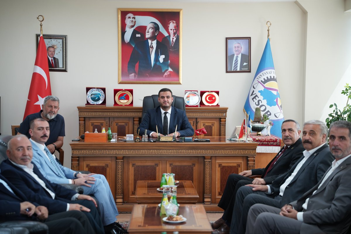 AK_PartiVan's tweet photo. İl Başkanımız Sayın Abdulahat Arvas ve il yönetimimiz, Van Esnaf ve Sanatkârlar Odaları Birliği (VESOB) Başkanı Sayın Eser Adıyaman’ı ziyaret etti.

Nazik ev sahipliği dolayısıyla teşekkür ediyoruz.
@akparti
@abuyukgumus 
@MustafaAlkayis 
@Recep_ayd25 https://t.co/Q6VhWKZUmj