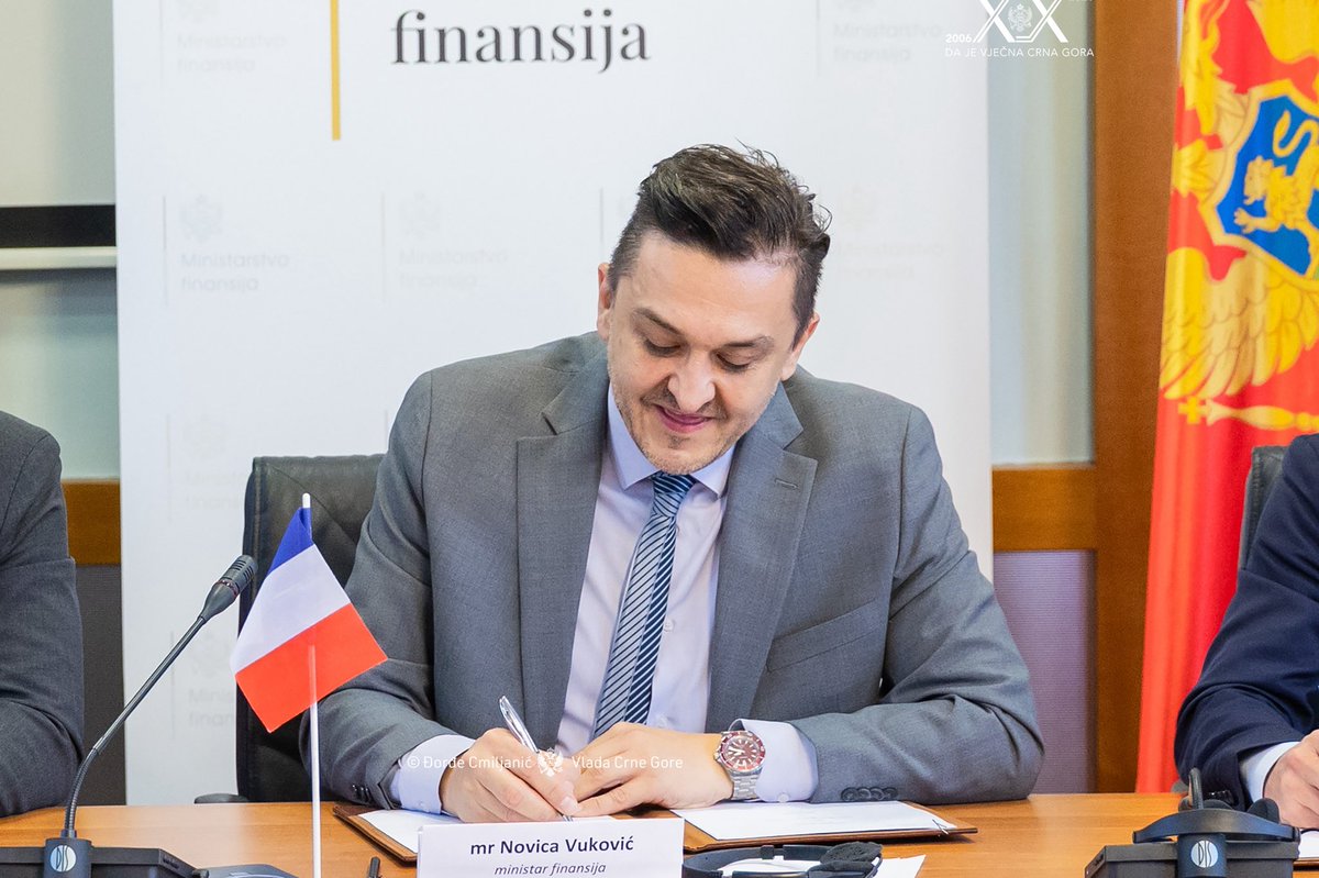 MiniFinME's tweet photo. 📌Potpisan ugovor o kreditu između Francuske agencije za razvoj (AFD) i Crnogorskog elektroprenosnog sistema (CGES), vrijedan 25 miliona eura, uz državnu garanciju, kojim će biti modernizovane trafostanice Perućica i Pljevlja 2. https://t.co/WUmdTaoePl