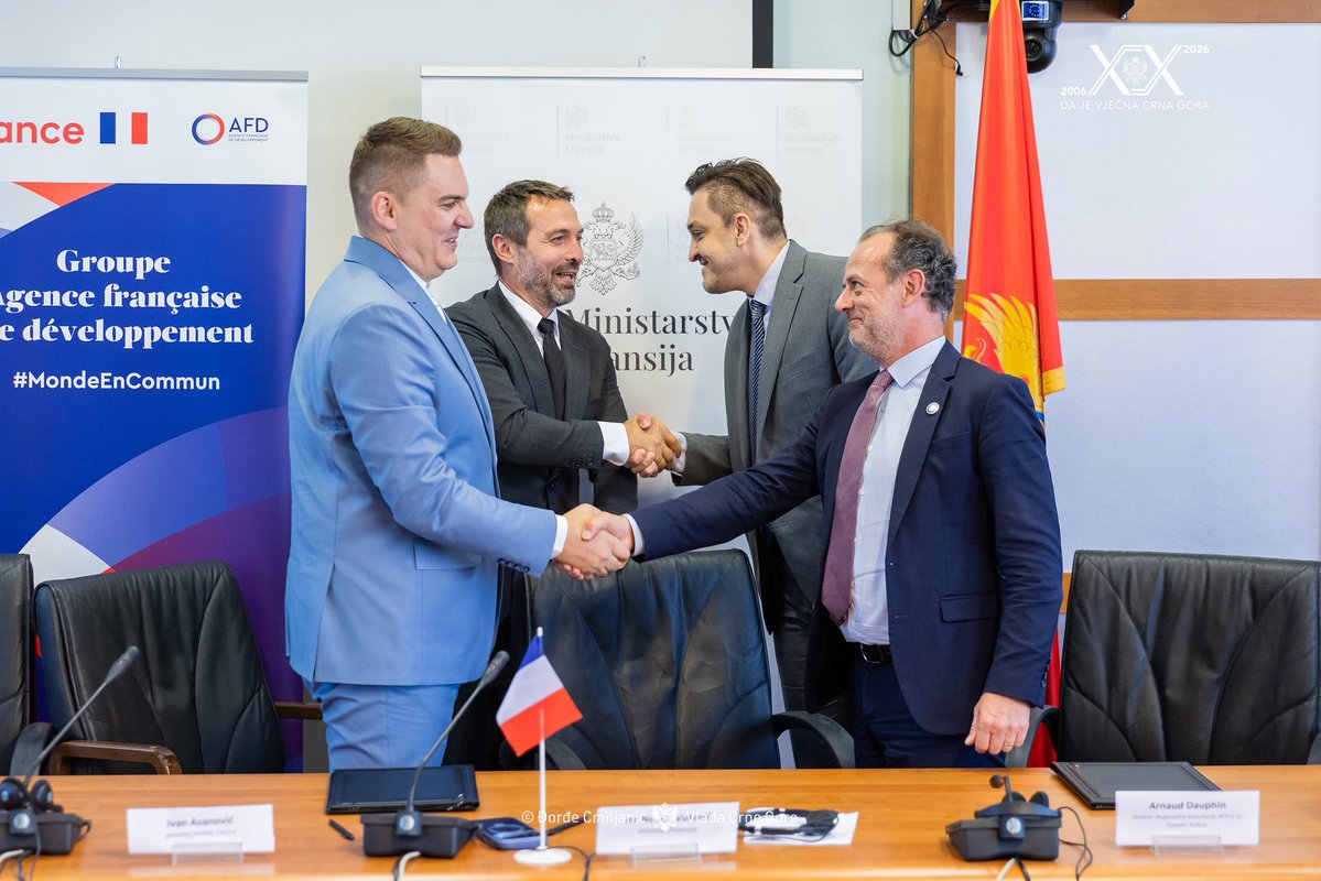 MiniFinME's tweet photo. 📌Potpisan ugovor o kreditu između Francuske agencije za razvoj (AFD) i Crnogorskog elektroprenosnog sistema (CGES), vrijedan 25 miliona eura, uz državnu garanciju, kojim će biti modernizovane trafostanice Perućica i Pljevlja 2. https://t.co/WUmdTaoePl