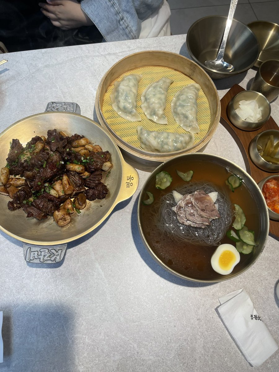 mino_2888's tweet photo. 朝イチキンパ食べて、早めの夕ご飯でカルビの冷麺たべて、お寺行った(*´︶`*)ﾉ明日も楽しみ
そんで🐨は、日本人かとホテルの人に言われてて笑ったw https://t.co/JmNEq3dZqc