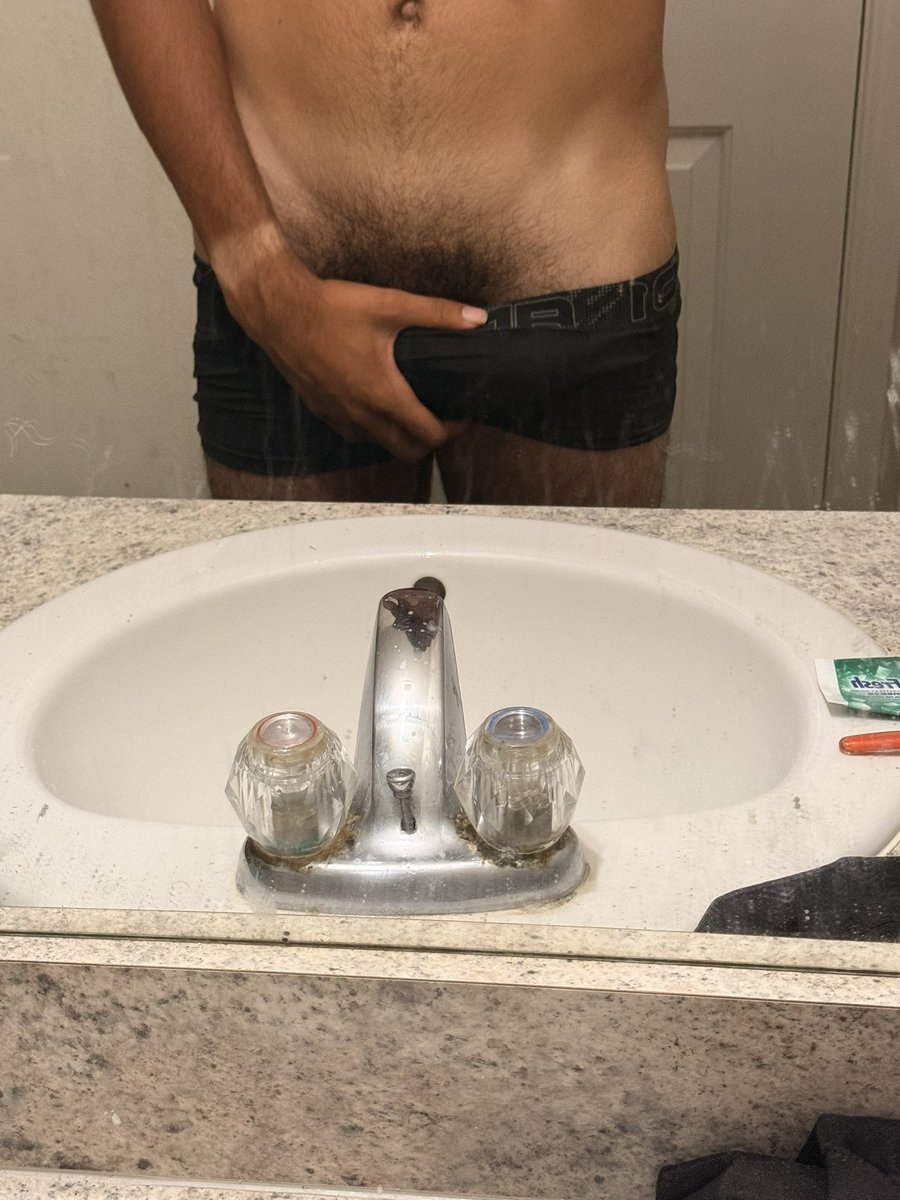 logpog08's tweet photo. Who doesn’t love under pics #gay #nsfwtwtًً  #rt #bi #dl #college https://t.co/olLQh3u9J9