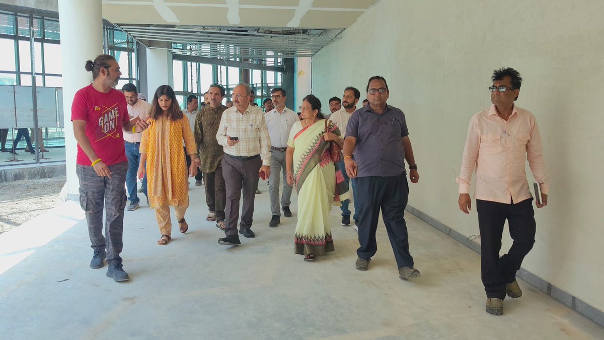 CollectorJamngr's tweet photo. જામનગર જિલ્લામાં નિર્માણાધીન વિશ્વનું એકમાત્ર આઉટપોસ્ટ WHO કેમ્પસ-ગ્લોબલ ટ્રેડિશનલ મેડિસિન સેન્ટરની મુલાકાત લઈ બાંધકામ, રસ્તાઓ તથા અન્ય અનુષંગિક સુવિધાઓનું નિરીક્ષણ કરી સંબંધિત અધિકારીશ્રીઓને જરૂરી સૂચના આપી.
@CMOGuj @JayantiRavi @infojamnagargog https://t.co/2Mk10iwTOR