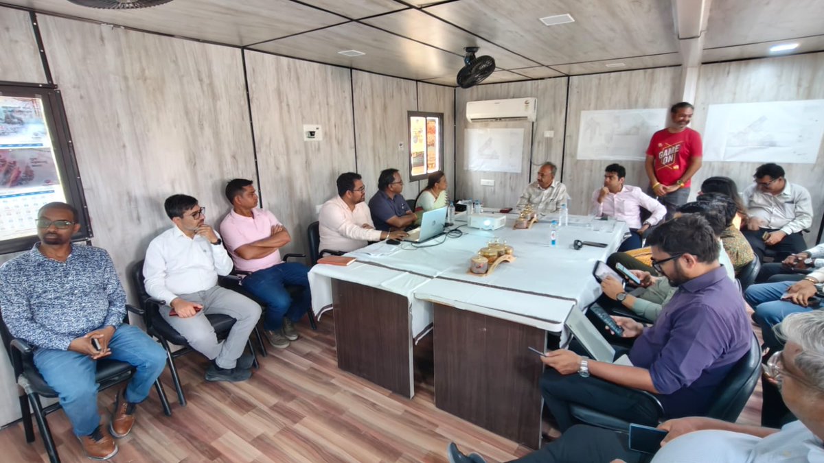 CollectorJamngr's tweet photo. જામનગર જિલ્લામાં નિર્માણાધીન વિશ્વનું એકમાત્ર આઉટપોસ્ટ WHO કેમ્પસ-ગ્લોબલ ટ્રેડિશનલ મેડિસિન સેન્ટરની મુલાકાત લઈ બાંધકામ, રસ્તાઓ તથા અન્ય અનુષંગિક સુવિધાઓનું નિરીક્ષણ કરી સંબંધિત અધિકારીશ્રીઓને જરૂરી સૂચના આપી.
@CMOGuj @JayantiRavi @infojamnagargog https://t.co/2Mk10iwTOR