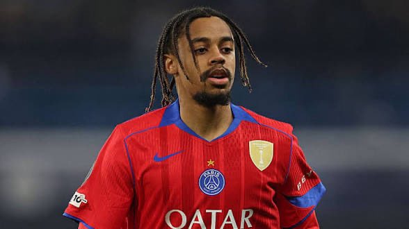 BvrSport's tweet photo. 🚨 [EXCLU BVR SPORT 🔴🔵🔥]

Bradley Barcola se rapproche de plus en plus d’un départ du PSG. Les discussions entre les différentes parties se sont intensifiées ces dernières heures, et un transfert estimé à 150 millions d’euros ( hors bonus ) serait en très bonne voie.

Liverpool apparaît aujourd’hui comme le club le mieux placé pour boucler l’opération. Toutefois, les Reds ne sont pas les seuls sur le dossier. Le Bayern Munich et Arsenal suivent également la situation de très près, tandis que le PSG poursuit les discussions avec l’ensemble des prétendants afin d’obtenir les meilleures conditions possibles pour un éventuel transfert.

Selon nos informations, l’entourage de l’international français a déjà entamé des recherches de logements dans la région de #Liverpool, signe que le dossier est particulièrement avancé.

Du côté du #PSG, les dirigeants anticipent déjà le départ de leur ailier. Le club parisien négocie activement pour recruter son successeur et souhaite boucler l’arrivée de son remplaçant avant d’officialiser le départ de Bradley #Barcola, afin d’éviter de se retrouver en position de faiblesse sur le marché.

Sauf retournement de situation de dernière minute, les prochains jours pourraient être décisifs dans ce dossier.