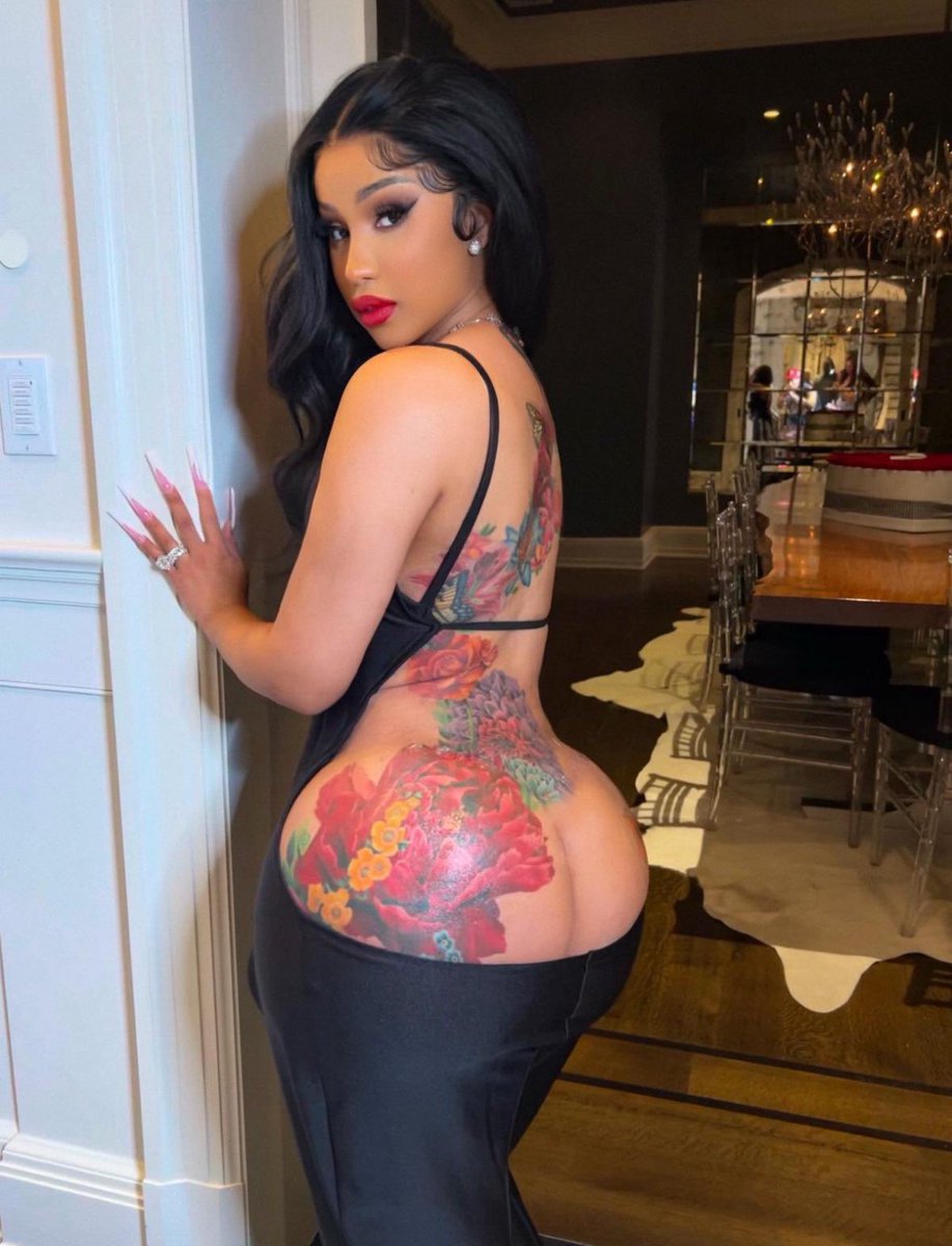 FemaleRapNow's tweet photo. this cardi b picture https://t.co/zmjiHTkhl9