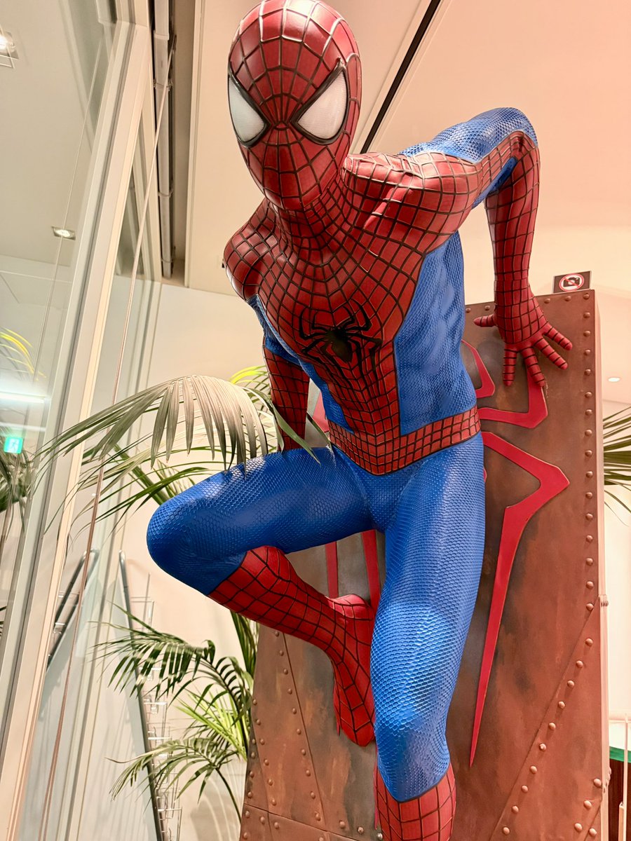 nagi_nagio's tweet photo. 『スパイダーマン ブランド・ニュー・デイ』試写会に招待いただき一足先に観てきた、、、

ちょっと、、、、色々もうヤバすぎて…
何も言われへん、何も言われへんけど興奮が抑えきれないからららららららーーーーーーー

サムライミ版やアメイジング版のオマージュも散りばめられててこれまでの作品を見続けてきたおっさんとしては感極まる思いで想いでもう5回は泣いたよ…😭
後はとにかく公開したらすぐ観に行ってくれ！
頼む！すぐ行ってくれよ！！頼んださかいにな！！
ワシもまた公開したらすぐ行くから！！
#スパイダーマン 
#スパイダーマンブランド・ニュー・デイ
