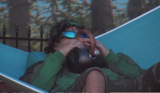 rbbq's tweet photo. Things You "Need To Know" - Day 21 #BB28

1. Jason carries a tea kettle around to bang on it and "alert" Kamu to anyone having possible game/strategy talks.
2. Jason calls Kamu "girl", "Queen" and "Queen Kamu" to try and get under his skin
3. Taylor asks America to give Jason the next power
4. Lyric saves herself with veto, Kamu nominates Jason
5. Melody starts to push for a way to save Jason, Barrett spills it to Dee almost immediately. Yash is on board with the plan.
6. Kamu/Taylor discuss making an alliance with Devens
7. Angela warns Kamu that Drew wants to target "The Red Corner" even though he's not supposed to know the name of the alliance
8. Angela realizes she revealed too much information to Kamu, who could put it all together and figure out that Barrett/Drew are closer to Angela/Dee/Devens.  She warns Dee/Devens to completely deny the existence of "The Crossovers" 

Eviction Scenarios (as of now):

There's traction on a "Save Jason" and "Save Mallory" plan, but it would require Drew/Barrett to flip AND everything else to align perfectly with the votes.  (or the idols flip as well? Angela wants Jason to stay but won't vote to keep him right now, she also kind of wants Mallory to stay at times, but LaLa is also her BFF now?  It's complicated)

Jason vs. LaTrice: Jason Evicted
Jason vs. Mallory: Jason Evicted
LaTrice vs. Mallory: Mallory Evicted

What to Watch For Today:
- Vote Discussions because this is a mess
- Alliance shuffling after Angela reveals too much