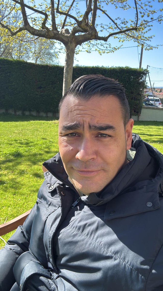 rmarca_sierra's tweet photo. El incendio en la sierra oeste madrileña contado por los afectados. 
Javier Jiménez "Keny", concejal de Medio Ambiente, Deportes y Servicios Generales de Navalagamella, y entrenador de la AD Collado Villalba FS, nos cuenta cómo están viviendo este drama.
https://t.co/LoLDCeEZgU https://t.co/ZSA64I5wtk