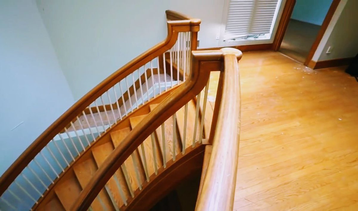 TespenMartin's tweet photo. Ein Sohn hat diese Treppe für unser Haus in Hollywood gebaut
Am Eingang befahlen DONALD RAMSFELD und XI JIN PING mich zu töten
Mein Sohn und ich wurden vom CLAN ELVIS PRESLEY erdrosselt.
Weil ich nicht tot bin bat mich eine chinesische Bankschlampe(Priscilla)von HSB um mein Haus https://t.co/eyR1VP9uC7