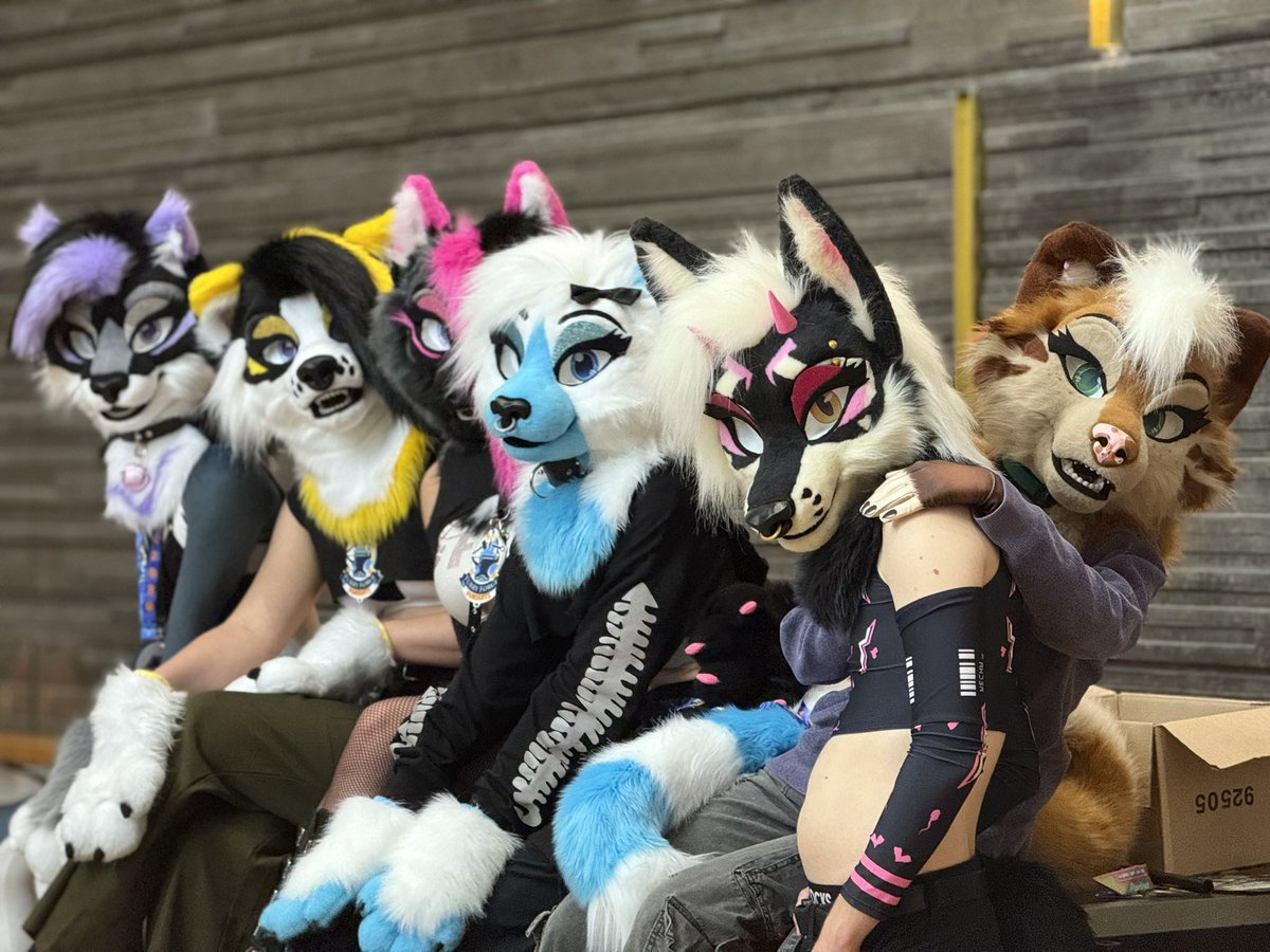 FurryForgeFursuits tweet media