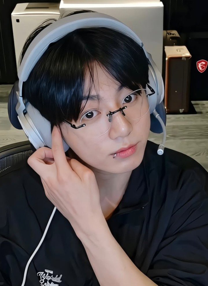 Mnijungkookdo's tweet photo. I always remember my first experience. https://t.co/yWIORhd86O