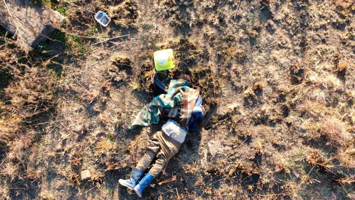 sa_crime's tweet photo. TWO ILLEGAL MINING SUSPECTS SHOT AND KILLED IN ROODEPOORT

Police were conducting routine crime prevention patrols when they received an urgent request for assistance from a private security company. Members responded to the scene, where they encountered a group of suspected illegal miners. An exchange of gunfire ensued between the suspects and the police.

During the shootout, police fatally shot two suspects. Three firearms were recovered at the scene. The circumstances surrounding the incident are under investigation.