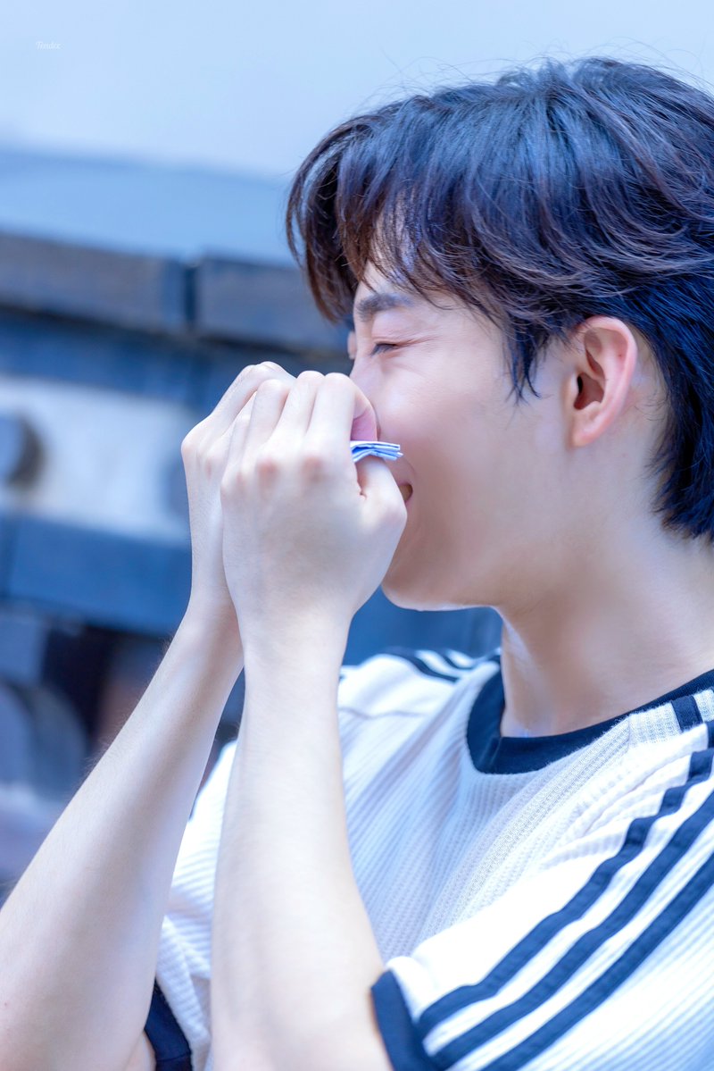 tenderr0's tweet photo. 260726 뮤지컬 #아웃캐스트
 | 퇴근길

😆

알렉산드로스 : 함태규 배우님
#함태규 https://t.co/BE6KEk9tHc