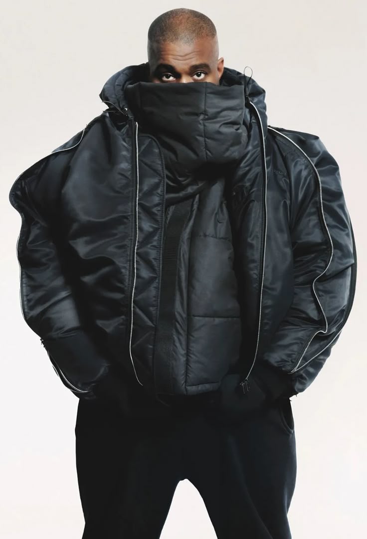 somosYRY's tweet photo. YEEZY está de volta: marca de Kanye West prepara o lançamento de dois novos calçados - https://t.co/CInGuOlQRs https://t.co/3u7dJYd3Gs