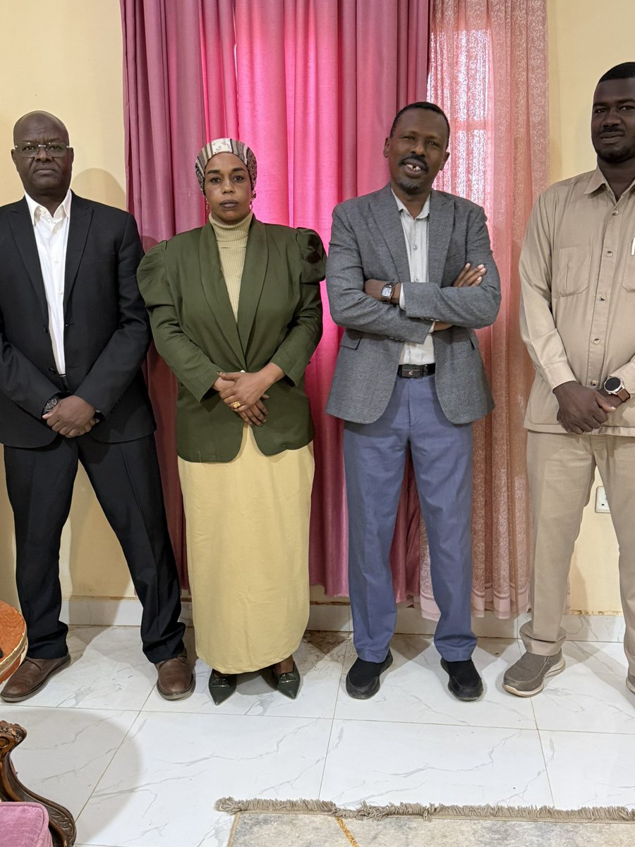 ElnorElsadeg's tweet photo. حركة / جيش تحرير السودان 

بيان ترحيب 

تعلن حركة / جيش تحرير السودان بكل فخر واعتزاز انضمام  كوكبة متميزة إلى صفوف الحركة ، في خطوة وطنية وسياسية مهمة تعكس وحدة الرؤية و تلاقي الإرادات و الإيمان الراسخ بضرورة توحيد الجهود لمواجهة التحديات وخدمة الوطن و الدفاع عن مصالح شعبه وهم :-

1- صديق آدم جابر جلقام
2- رحاب داوؤد 
3- عاطف النور مصطفي عيسي / قطاع النيل الأزرق 
4- بهاء الدين سراج محمد صالح 

و تصل ترحابها إلى بقية الأعضاء في القطاعات الأخرى 

وإن هذا الانضمام ليس مجرد إضافة تنظيمية، بل يمثل تعزيزاً حقيقياً لمسار العمل الثوري  الوطني المشترك، ويجسد وعياً سياسياً متقدماً بأهمية التكاتف ورصّ الصفوف في هذه المرحلة المفصلية. 

كما يعكس الثقة المتبادلة التي تضع مصلحة الوطن فوق كل اعتبار ، وتؤمن بأن المستقبل يُبنى بالشراكة والتعاون وتوحيد الطاقات.
وفي هذا السياق، تؤكد الحركة أن الوحدة الوطنية ليست خياراً سياسياً عابراً، بل هي ضرورة وطنية ومصدر القوة الحقيقية لأي مشروع يسعى إلى تحقيق الاستقرار والتقدم والعدالة. فكلما تعززت أواصر التلاحم بين أبناء الوطن وقواه الحية، ازدادت قدرتنا على مواجهة التحديات، وصون المكتسبات و الدفاع عن الثوابت الوطنية و تحقيق تطلعات شعبنا في الحرية و الكرامة والتنمية.
كما تؤكد الحركة أن المرحلة الراهنة تستدعي مزيداً من التقارب والتنسيق بين مختلف القوى الوطنية بما يرسَخ ثقافة الشراكة والمسؤولية و يعزز العمل المؤسسي القادر على إحداث التغيير الإيجابي وتحويل التطلعات الوطنية إلى واقع ملموس يخدم الجميع.

إذ تعبَر الحركة عن ثقتها بأن هذا الانضمام سيشكل دفعة قوية لمسيرة الحركة، وسيفتح آفاقاً أوسع للعمل المشترك في سبيل تحقيق الأهداف الوطنية الكبرى، وتعزيز حضور المشروع الوطني الجامع الذي يستوعب جميع الطاقات والكفاءات المخلصة.
إننا اليوم نؤكد أن قوة الحركة تنبع من وحدة أبنائها، وأن قوة الوطن تتجلى في تماسك قواه الوطنية ، وأن المستقبل سيكون لمن يمتلك الإرادة الصادقة والرؤية الواضحة والقدرة على توحيد الصفوف والعمل من أجل المصلحة العامة.

الصادق علي النور 
الناطق الرسمي باسم حركة/ جيش تحرير السودان 
التاريخ 28/07/2026