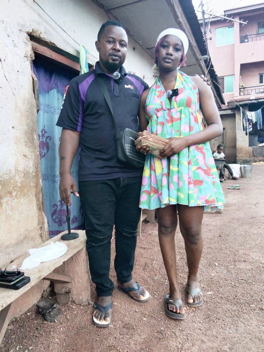 DuruMiracle11's tweet photo. Remember this girl that went viral after dancing what it seems like drunken &amp; half naked? They are now donating money for her.

Ije UWA

#enugu #dance #toscana https://t.co/0SSywLgPbt