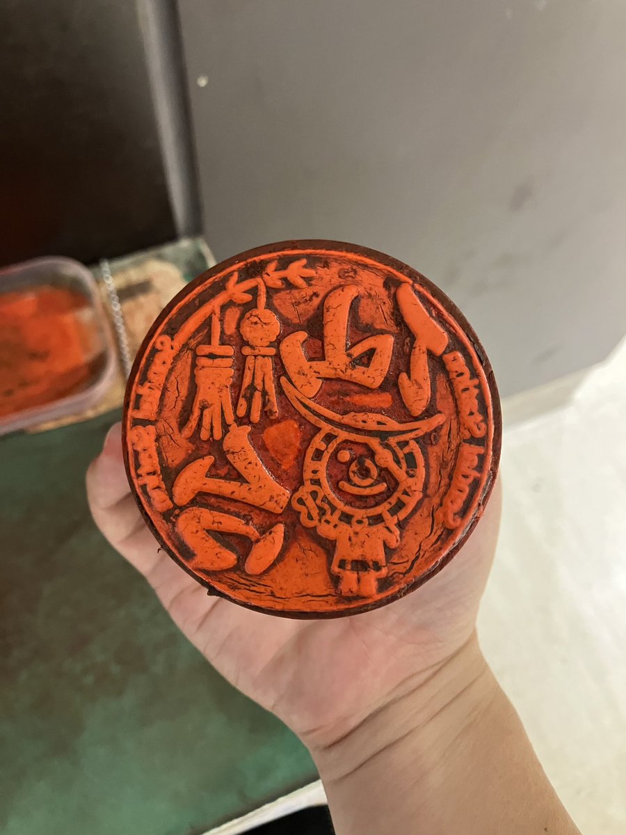 assa_collect's tweet photo. 新幹線南口改札内常設
自前インク使用

こちらはかなり摩耗が進んで淵の文字が読めなくなっていました。
一番状態が悪いです。 https://t.co/r4aTfp8Qej