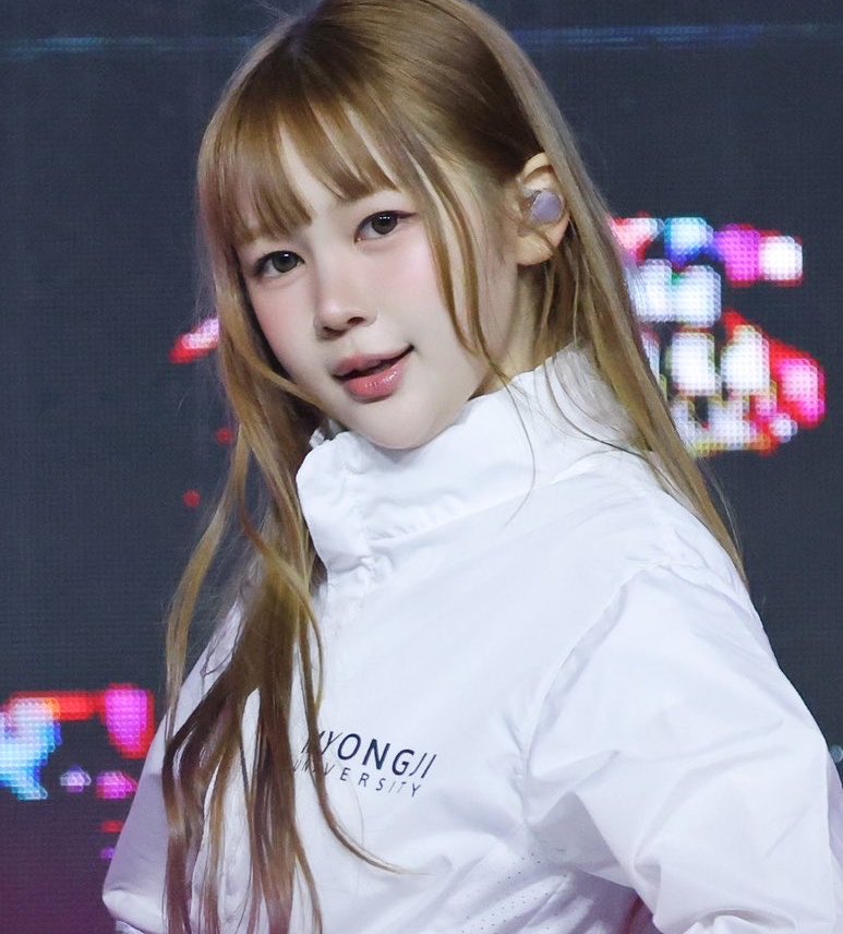 kjellyara's tweet photo. Orang yang mungkin anda kenalㅜㅡㅜ https://t.co/1LgIupGz5d