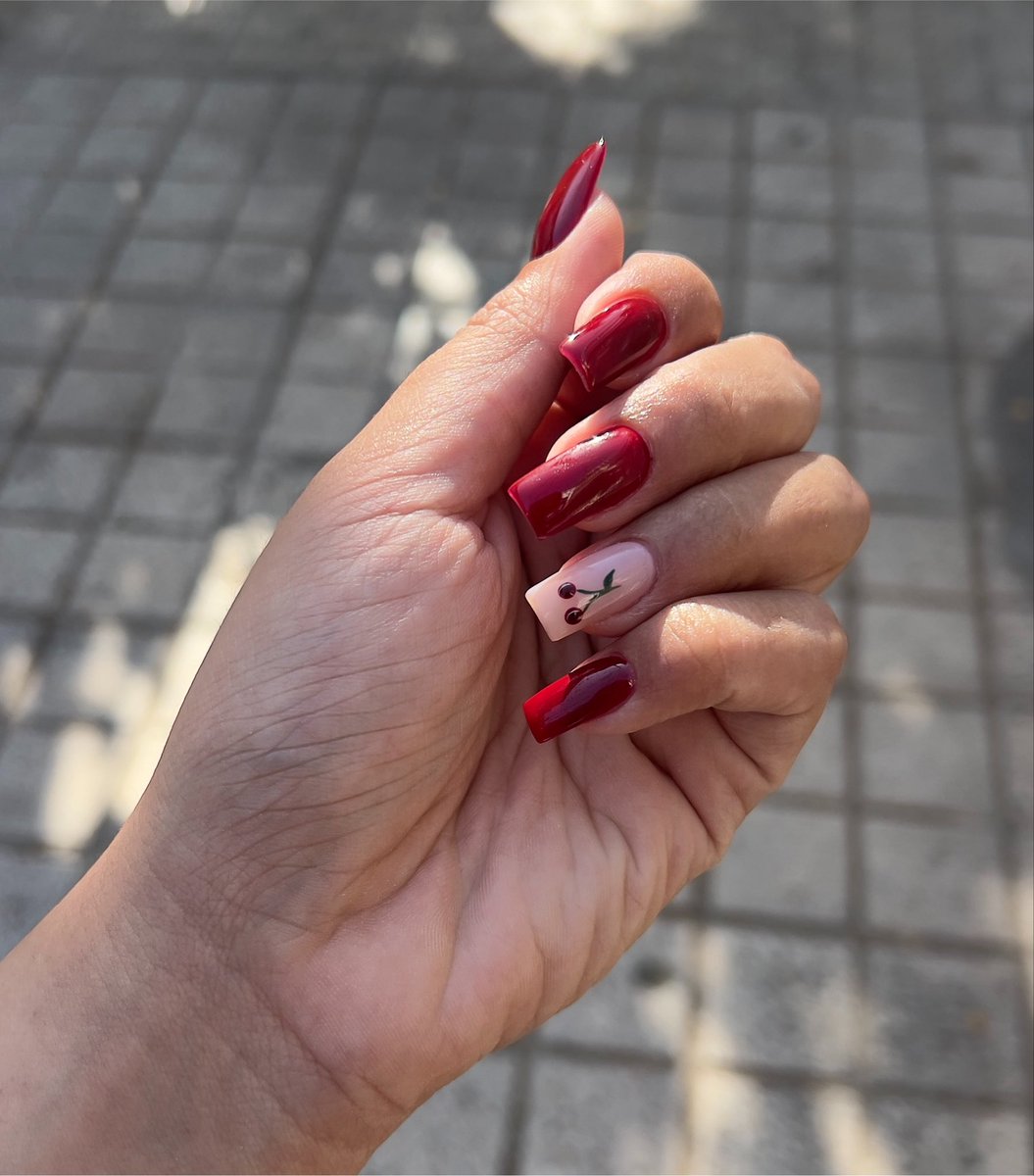 baranabeigii's tweet photo. فک کنم باید دور سر ناخونکارم بگردم😂🎀💅🏻
عکسی که نشونش دادمو و چیزی که بهم تحویل داد 
برای اندازه گیلاسشم از خودم نظر خواست که بزرگتر خواستمش 🥹 https://t.co/GoqE94gJXg