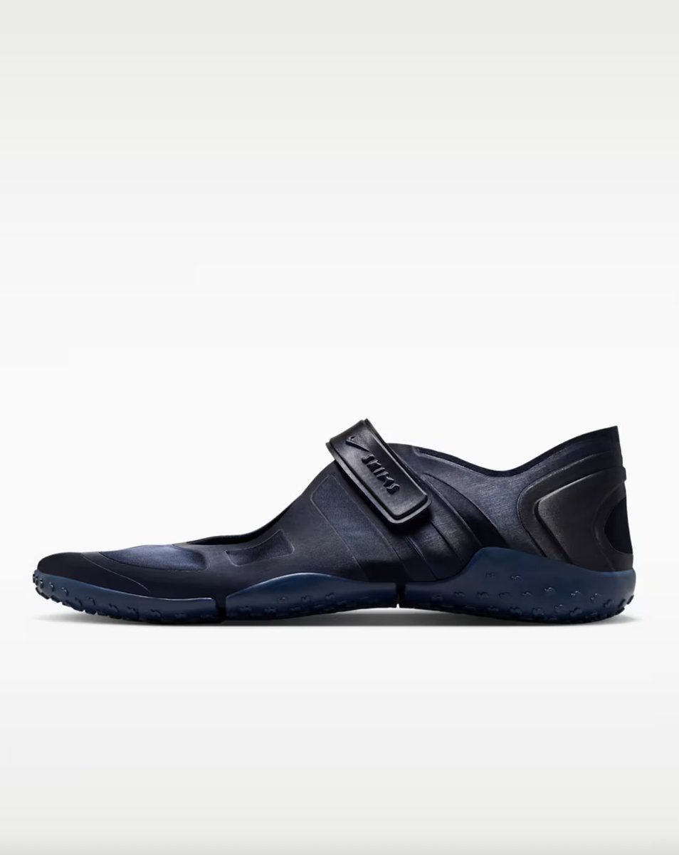 SOLELINKS's tweet photo. Ad: Dropping July 30th
Women's NikeSKIMS Rift Satin

Obsidian:https://t.co/0p6bkgPNfT
Base Grey:https://t.co/x4KjCU9QNK https://t.co/xOgSlGgNCF