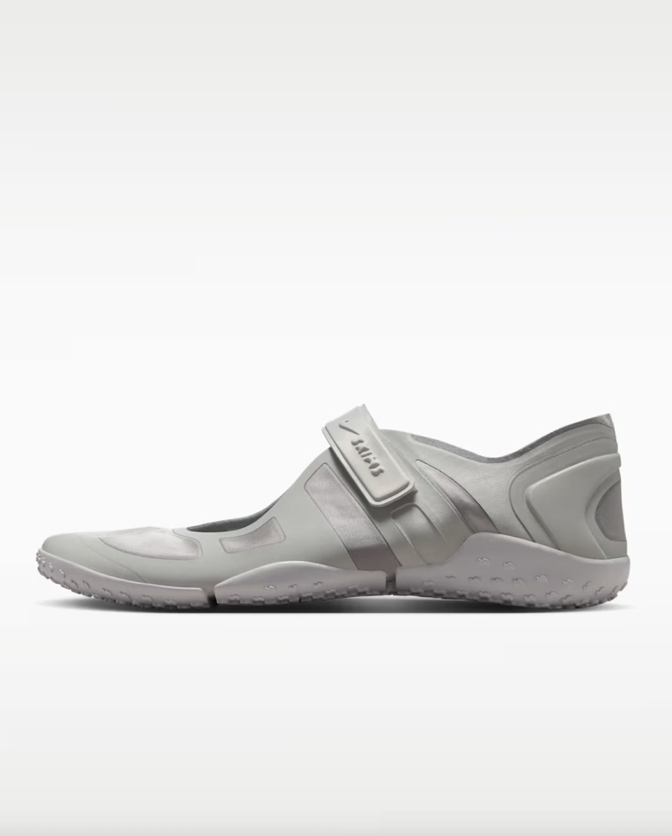 SOLELINKS's tweet photo. Ad: Dropping July 30th
Women's NikeSKIMS Rift Satin

Obsidian:https://t.co/0p6bkgPNfT
Base Grey:https://t.co/x4KjCU9QNK https://t.co/xOgSlGgNCF